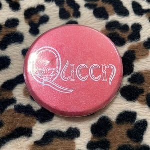 QUEEN 👑 Vintage Rock Band Button Pin Pinback Logo Collectible Freddie Mercury